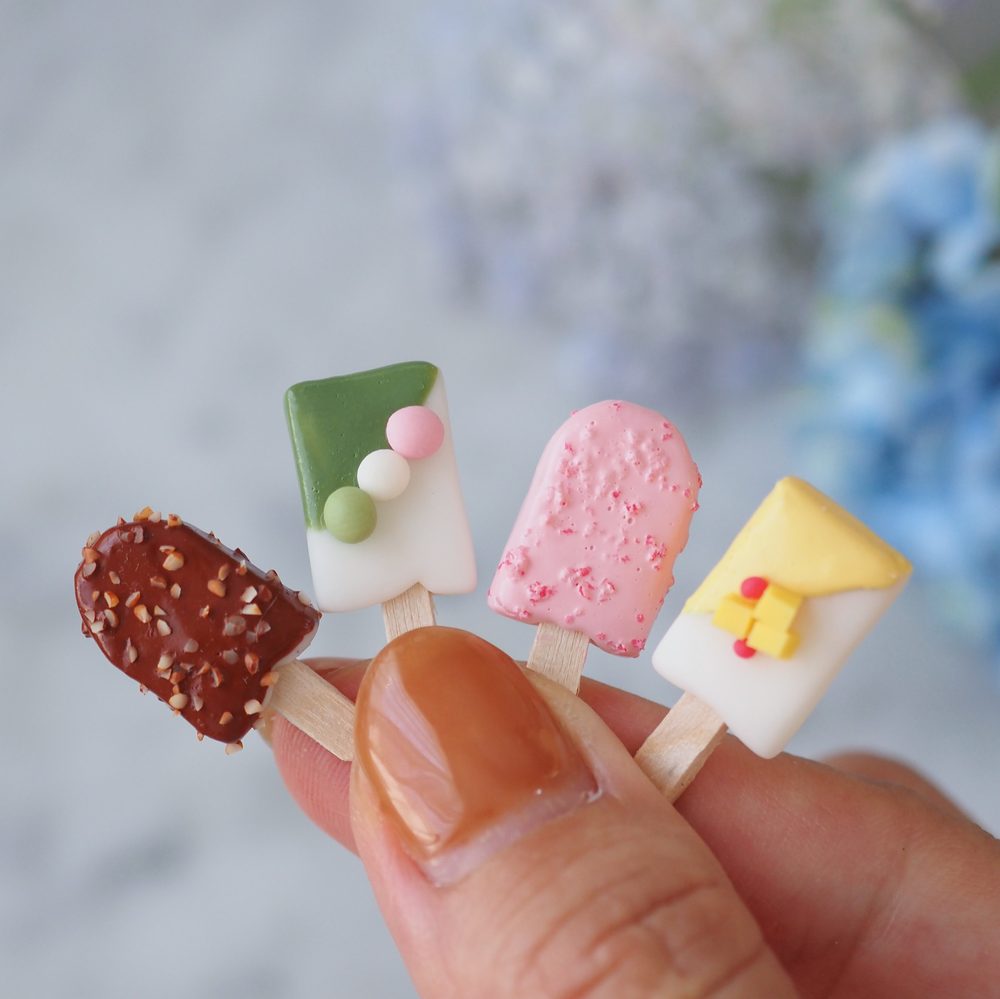 完成したミニチュアアイスキャンディー4種（チョコナッツ・抹茶・いちご・マンゴー）